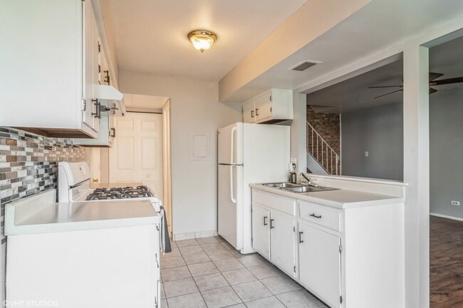 Building Photo - 329 David Ct