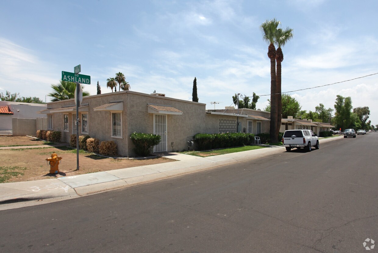 Primary Photo - 701 E Main St