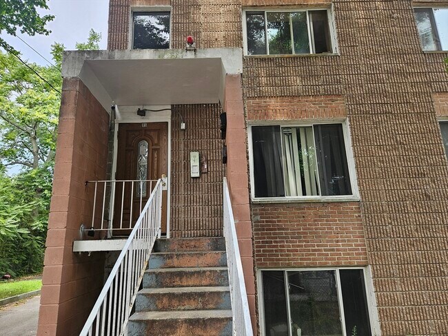 Building Photo - 85 Munroe St