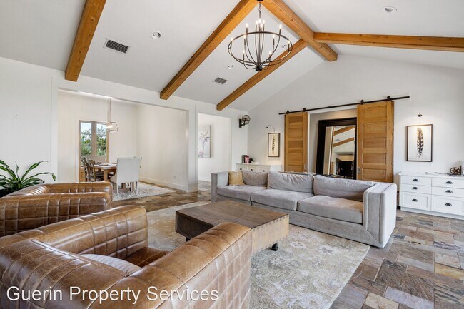 Foto del edificio - 3 br, 2.5 bath House - 702 E Summit Drive