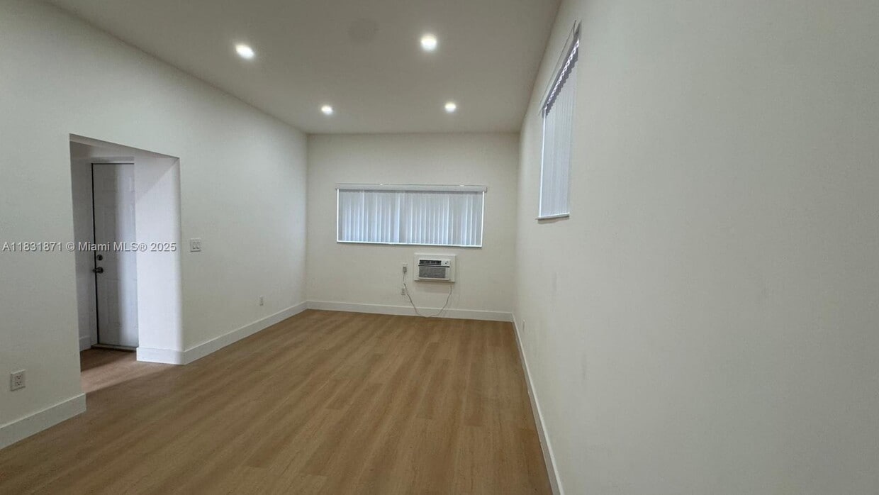 Primary Photo - 3510 SW 58th Ct