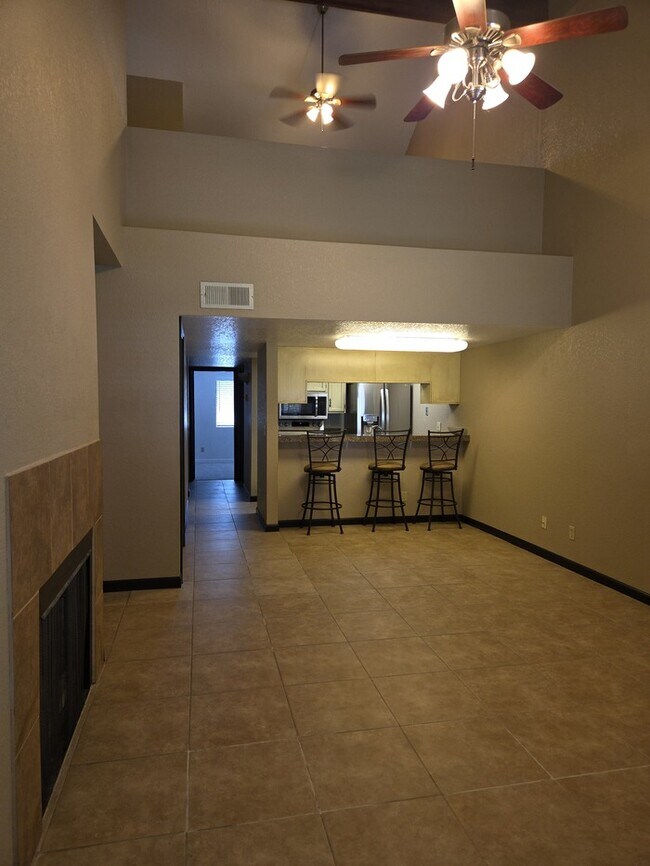 Foto del edificio - 2 Bed 2 Bath Townhome with 1 car garage in Mesa