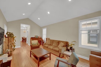 Building Photo - 823 Hamlin St