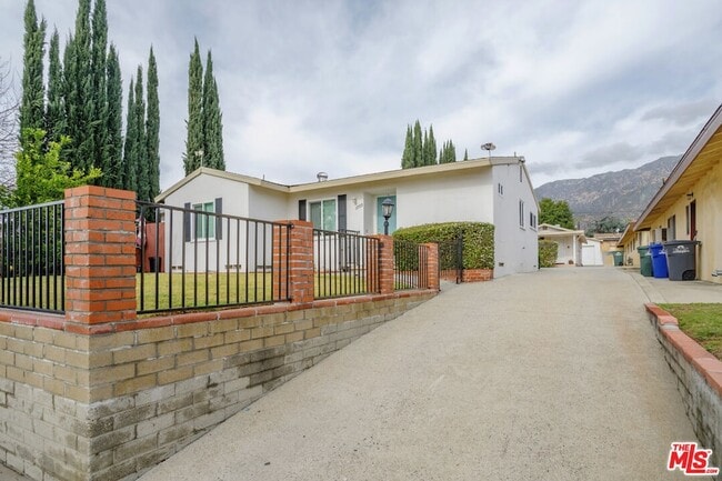 Building Photo - 1789 1/2 Atchison Street Unit