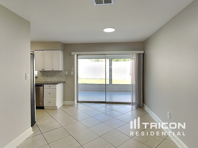 Foto del edificio - 4728 Lark Ridge Cir