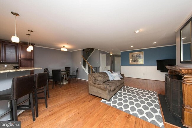 Building Photo - 45 Bristol Ct