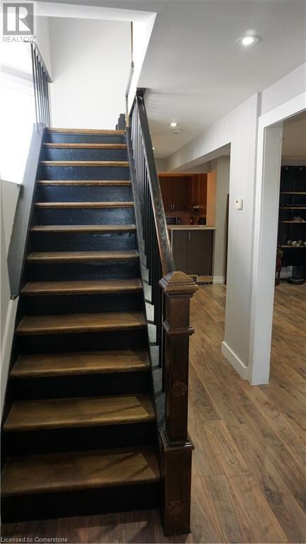 Building Photo - 211 Dundurn St S