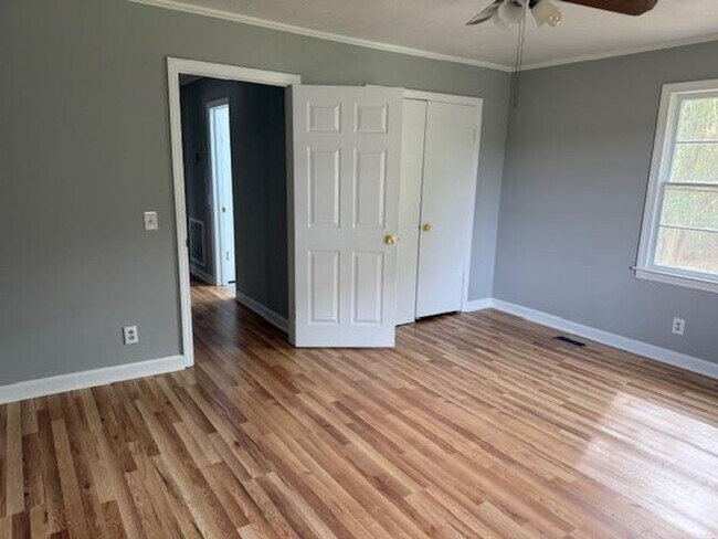 Foto del edificio - 2205 Stewart St