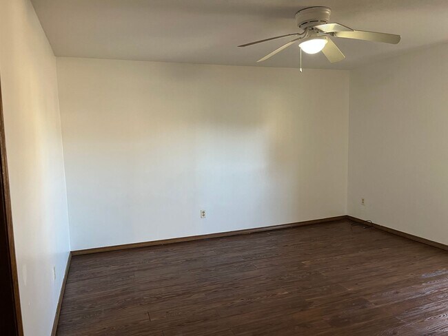 Building Photo - 2507 Ingram Mill A/B