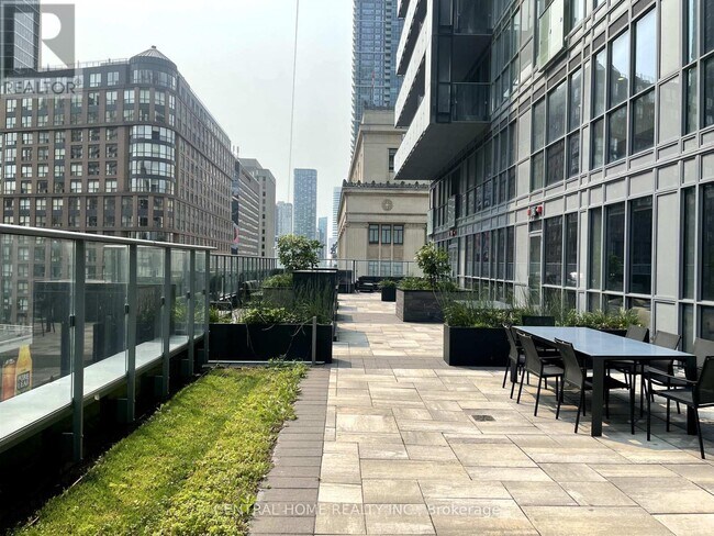 Building Photo - 7 Grenville St