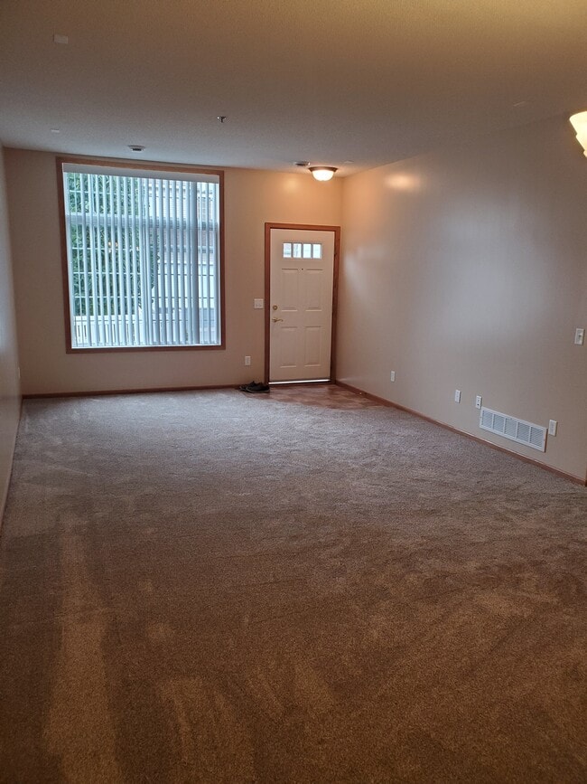 Living Room - 433 Frederick Cir