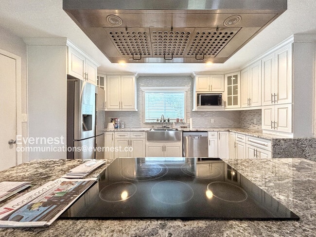 Building Photo - 8210 Mara Vista Ct