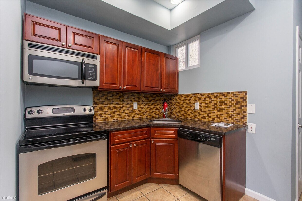 Primary Photo - 4 br, 2 bath Duplex - 2016 N 18TH ST Unit 102