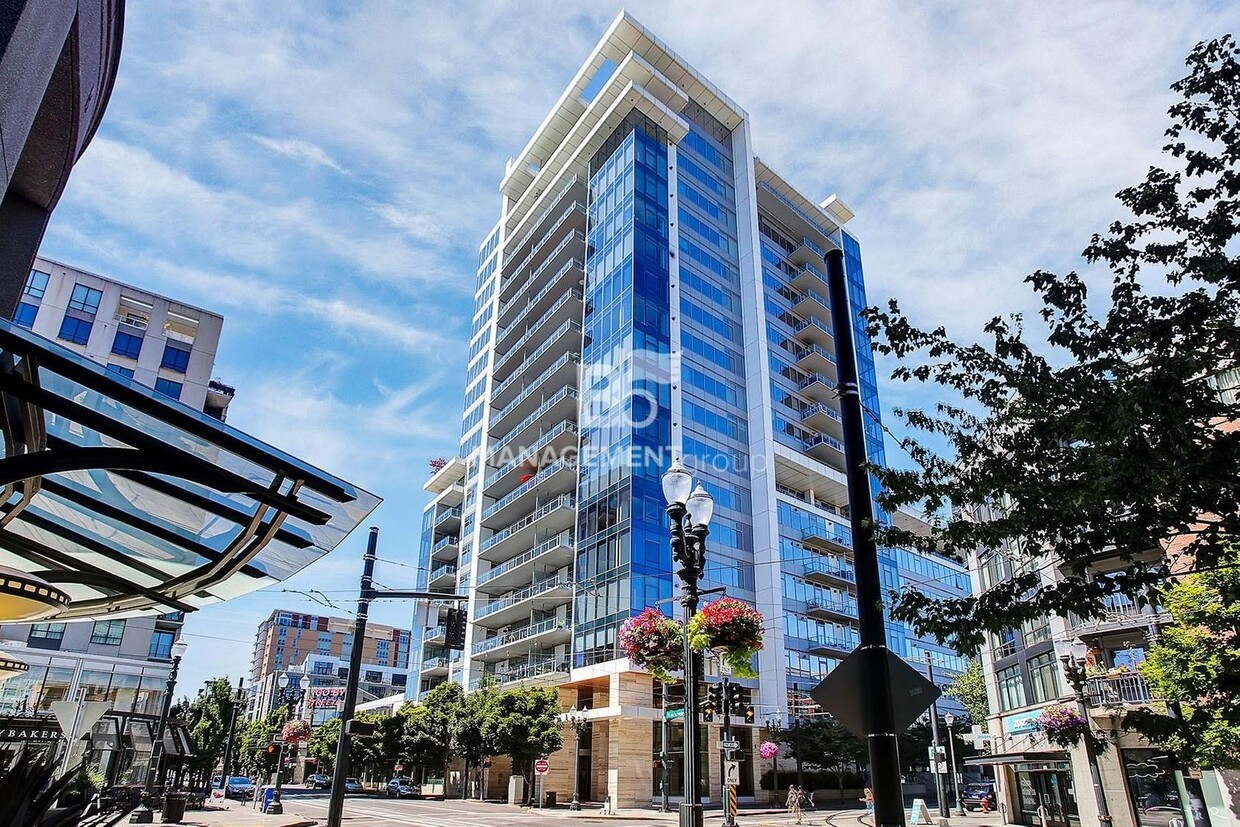Primary Photo - Luxury Condo Located in The heart of the P...