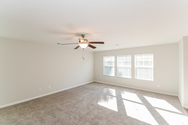Building Photo - 1091 Autumns Wood Cir E