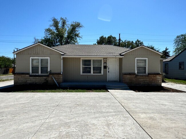 Building Photo - Move in Special!!!  New Renovations. 3 bed...