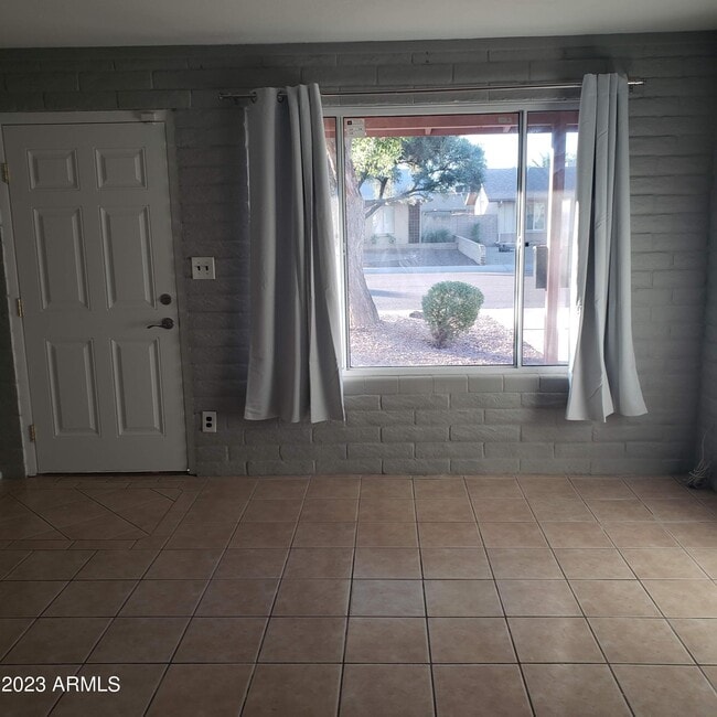 Building Photo - 1622 Alameda Dr