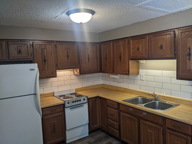 Kitchen - 115 Main St N