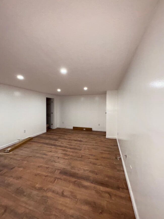 Building Photo - 209 South Dr