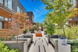 Building Photo - 2002 E 7th St