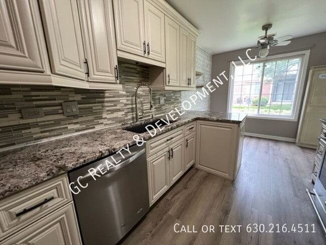 Building Photo - 2442 Charleston Dr