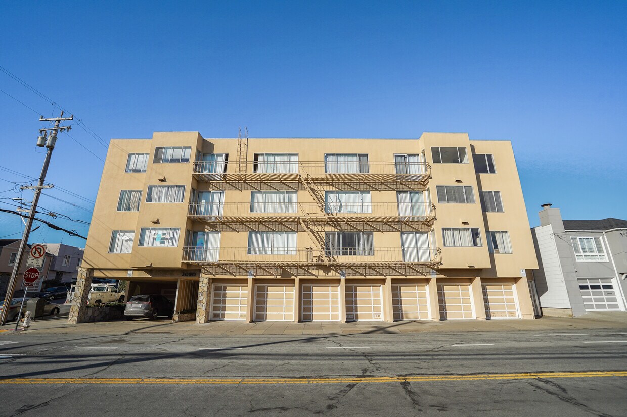 Primary Photo - 3090 Vicente St