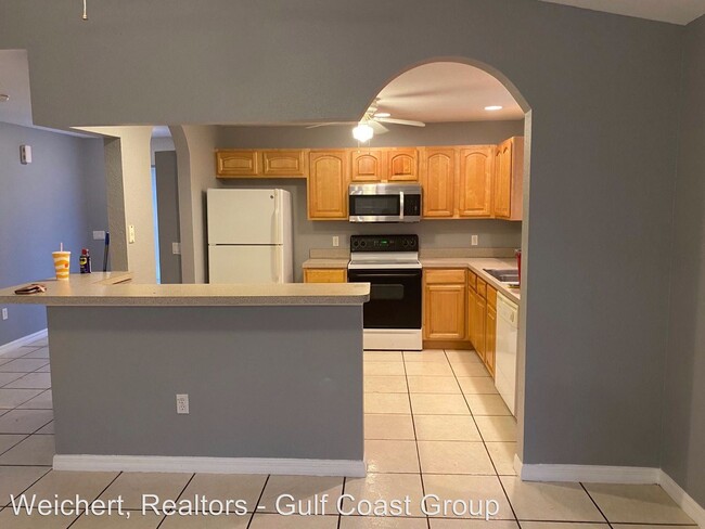 Building Photo - 4569-4569 Golfview Blvd