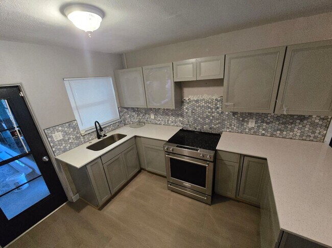 Foto del edificio - 3058 15th Ave S