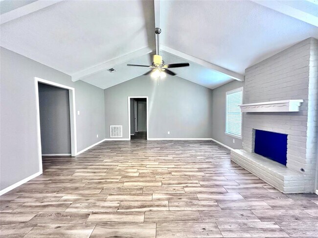Building Photo - 4810 Elmbrook Dr