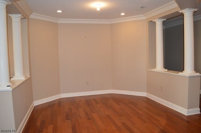 Building Photo - 1307 Town Center Way