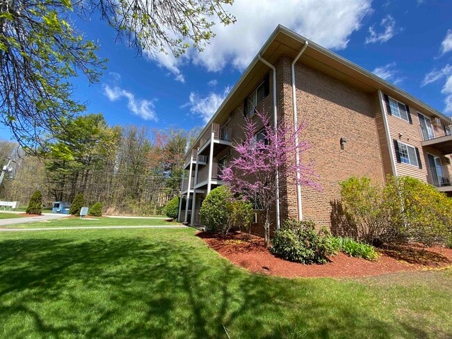 Foto del edificio - 383 Huse Rd