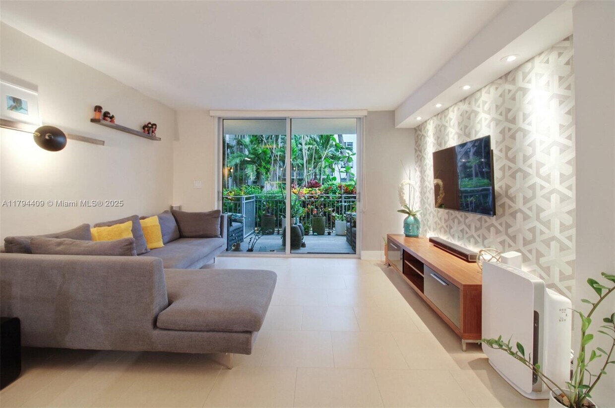 Foto principal - 777 NE 62nd St