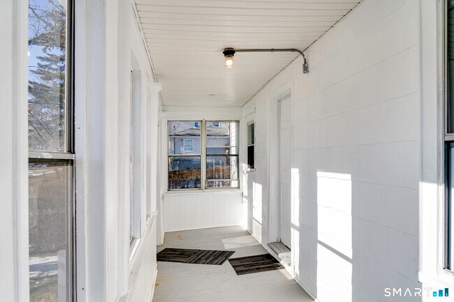 Foto del edificio - 303 Millville Ave