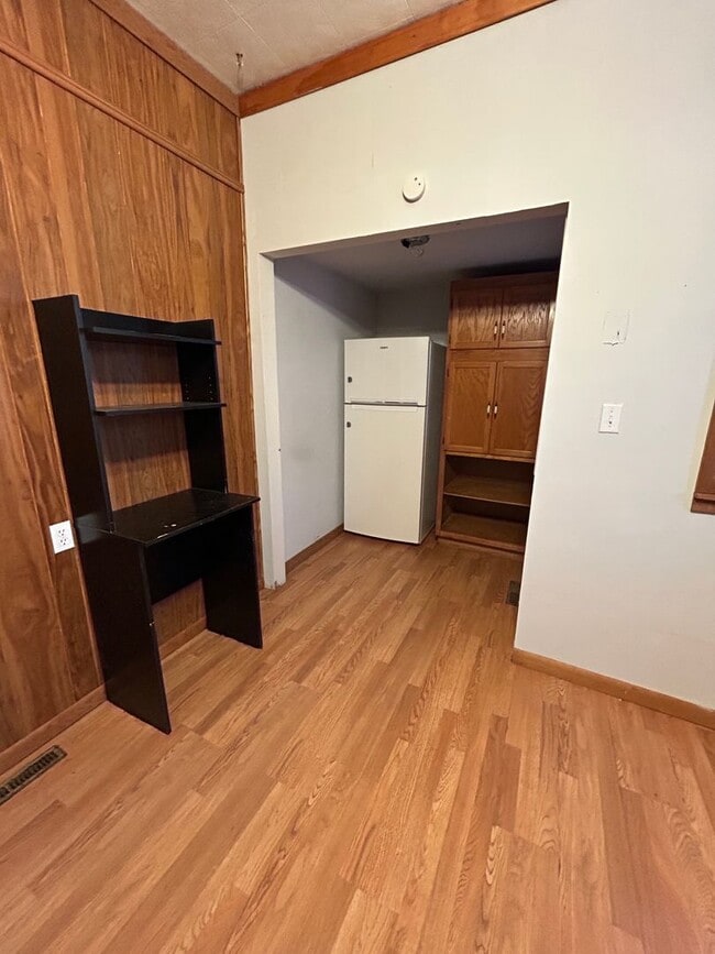 Building Photo - PRICE DROP!!!!!  Very Nice 3BR/1BA House in Great Neighborhood!