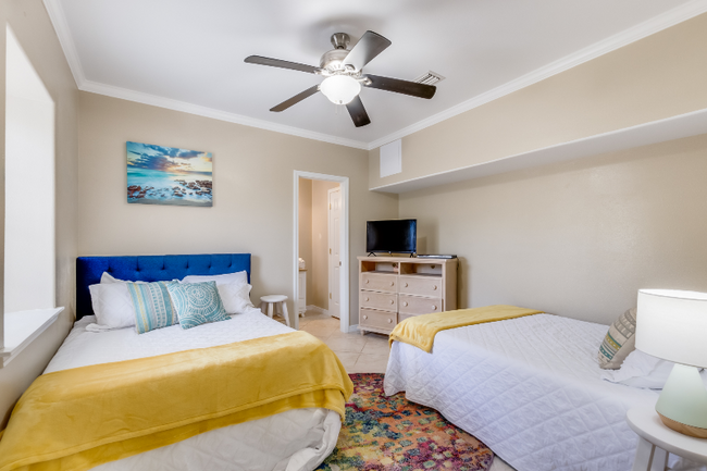 Foto del edificio - 962 W Beach Blvd