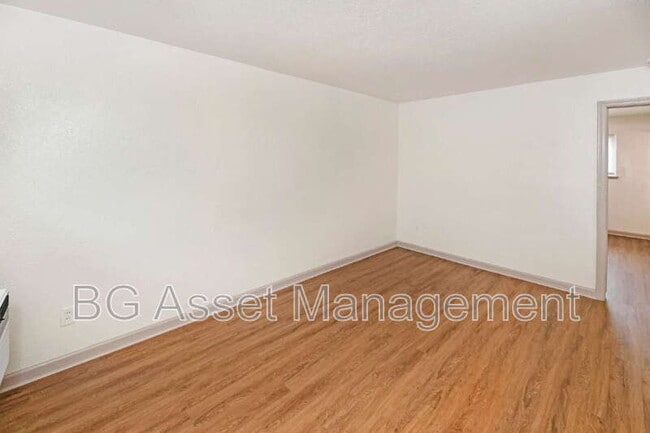 Building Photo - 728 Darina Ave