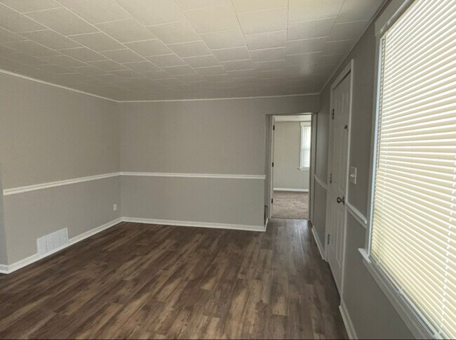 Building Photo - 1287 E Mt Morris Rd