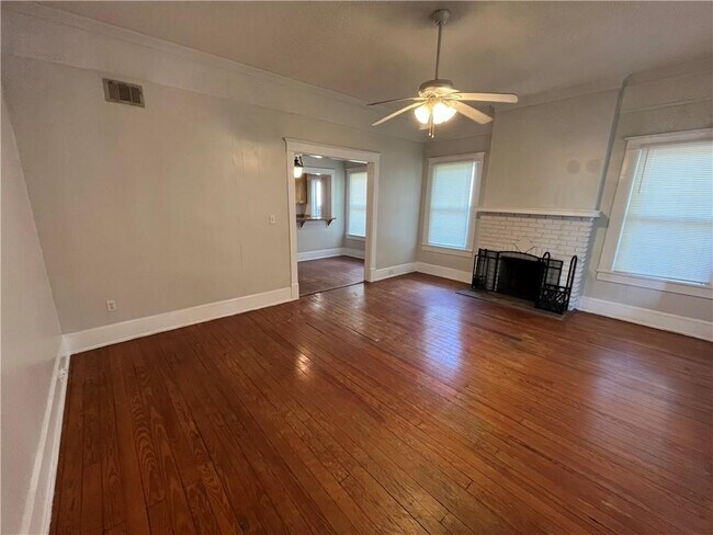 Foto del edificio - 109 S Catherine St