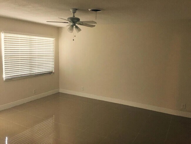 Foto del edificio - 1549 NE 26th Dr