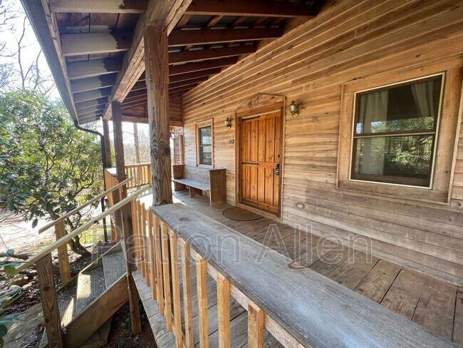 Foto del edificio - 225 Grandview Rd