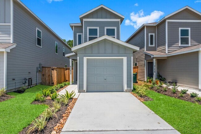 Building Photo - 21455 Carosella Dr