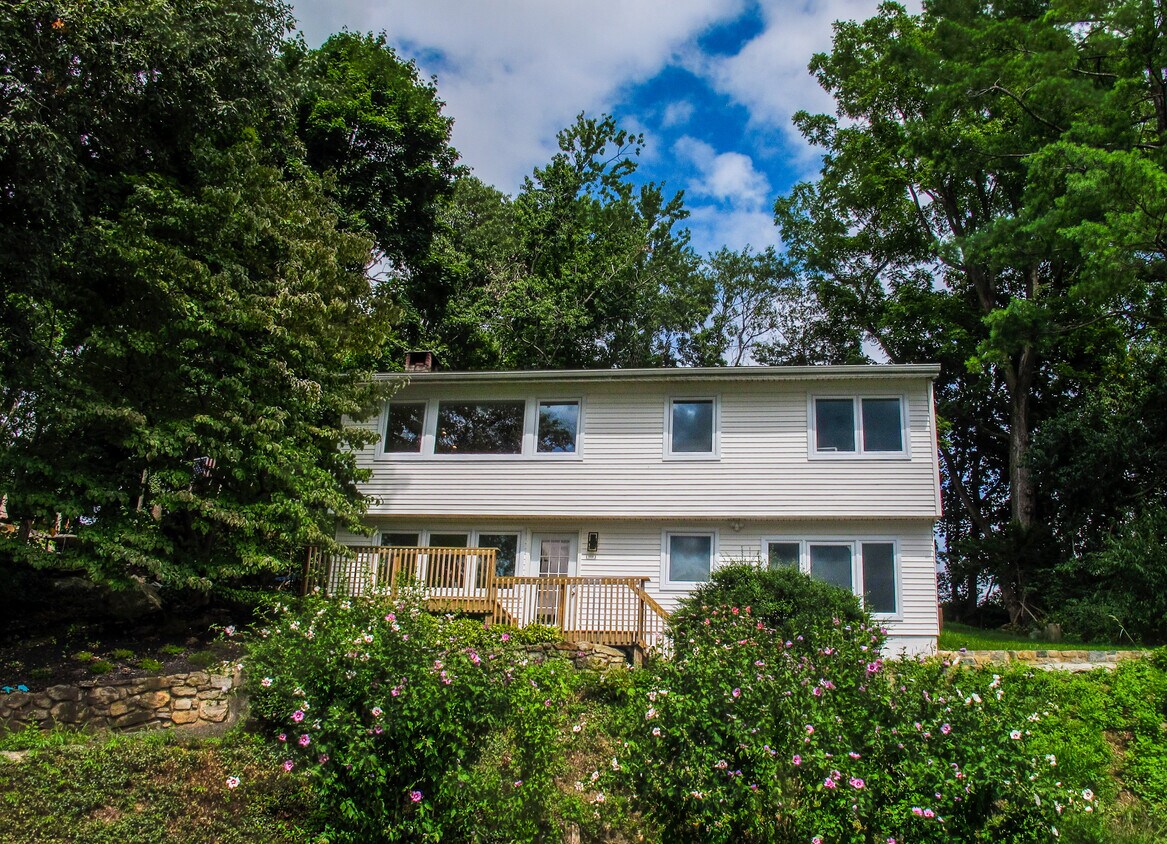9 Longview Dr, Brookfield, CT 06804 House Rental in Brookfield, CT