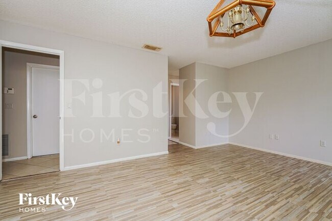 Building Photo - 1389 Trollman Ave