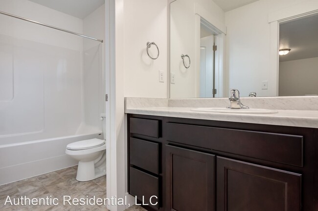 Building Photo - 4 br, 3.5 bath House - 149 N Stonegate Drive
