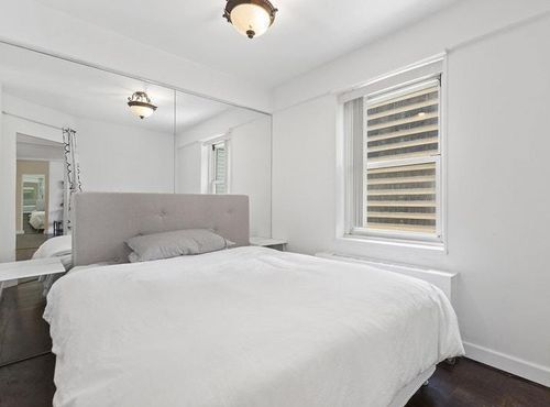 Foto principal - 159 W 53rd St