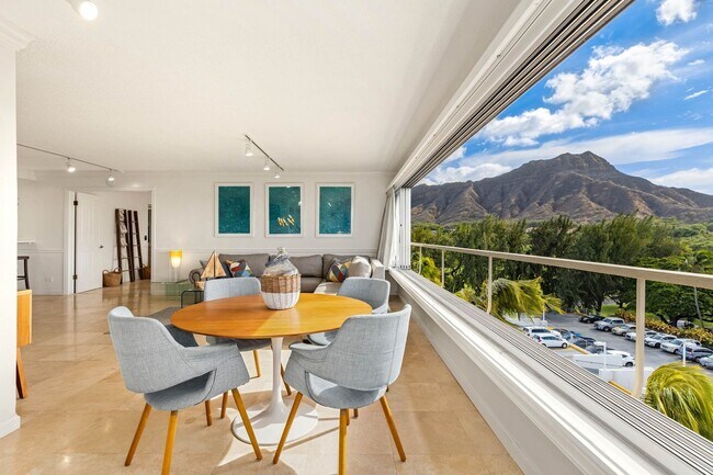 Foto del edificio - Elegant 2BR Diamond Head Condo w/ Luxury Diamond Head Views & Designer Touches
