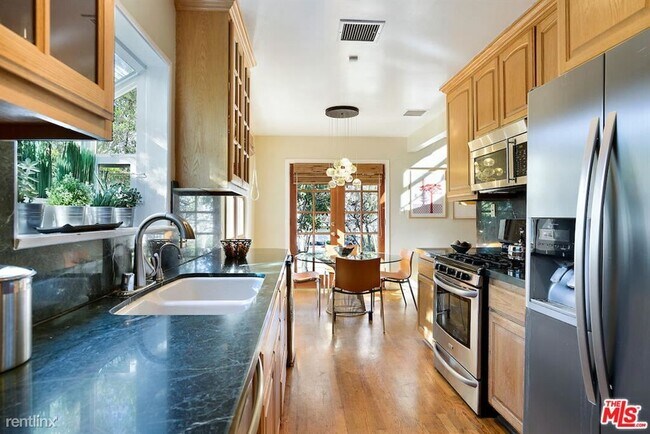 Foto del edificio - 4 br, 3 bath House - 520 N Las Casas Ave