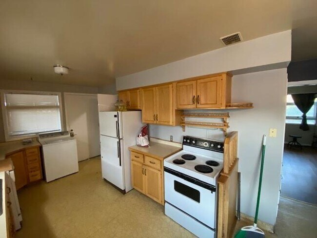 Building Photo - Charming Ranch Style Single Family Home
