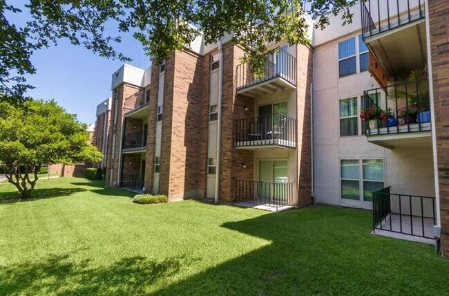 Foto del edificio - 5959 E NW Hwy