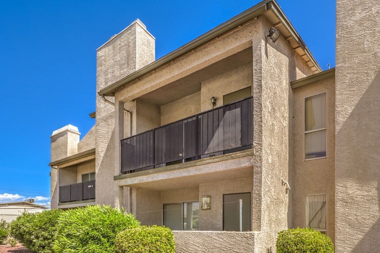 Primary Photo - Charming Condo for Rent